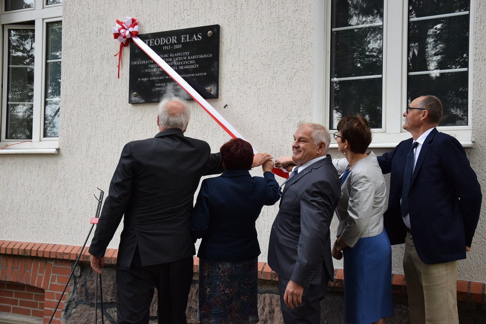 Kartuzy. 90-lecie Klasztornej: zjazd absolwentów i upamiętnienie dyrektora Elasa