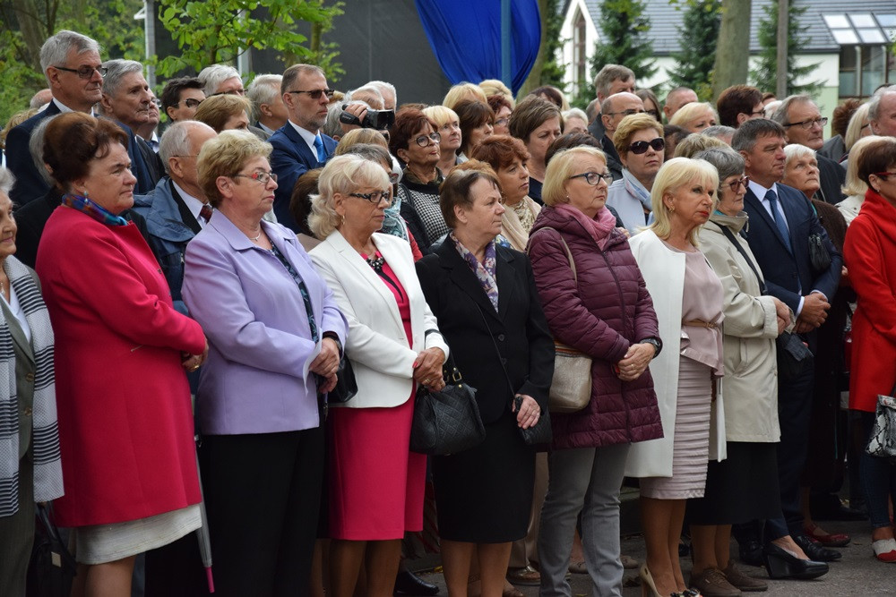 Kartuzy. 90-lecie Klasztornej: zjazd absolwentów i upamiętnienie dyrektora Elasa