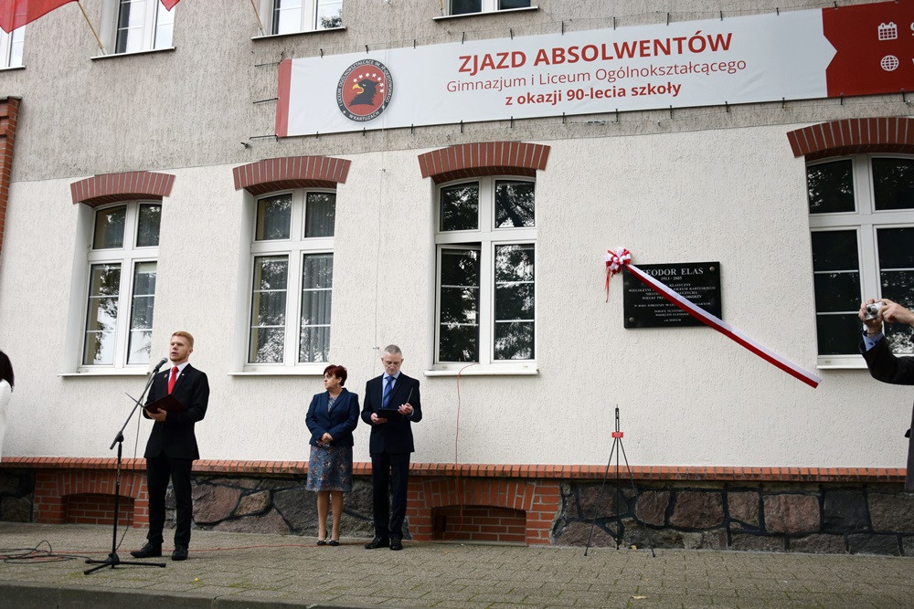 Kartuzy. 90-lecie Klasztornej: zjazd absolwentów i upamiętnienie dyrektora Elasa