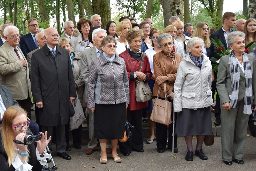 Kartuzy. 90-lecie Klasztornej: zjazd absolwentów i upamiętnienie dyrektora Elasa