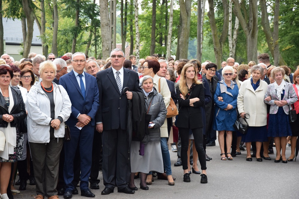 Kartuzy. 90-lecie Klasztornej: zjazd absolwentów i upamiętnienie dyrektora Elasa