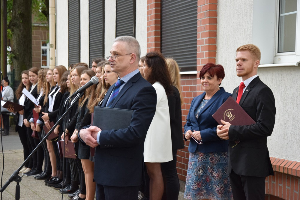 Kartuzy. 90-lecie Klasztornej: zjazd absolwentów i upamiętnienie dyrektora Elasa