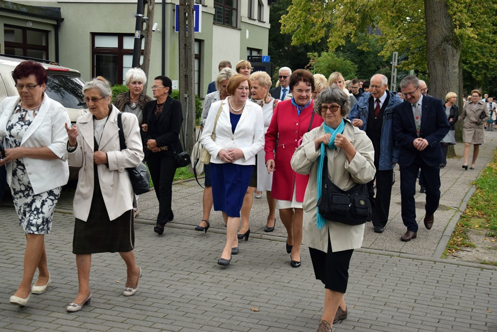 Kartuzy. 90-lecie Klasztornej: zjazd absolwentów i upamiętnienie dyrektora Elasa