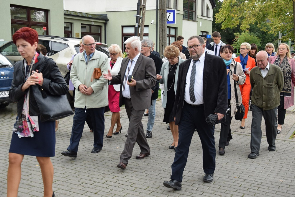 Kartuzy. 90-lecie Klasztornej: zjazd absolwentów i upamiętnienie dyrektora Elasa