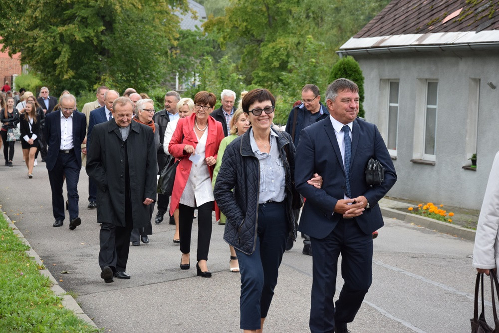 Kartuzy. 90-lecie Klasztornej: zjazd absolwentów i upamiętnienie dyrektora Elasa