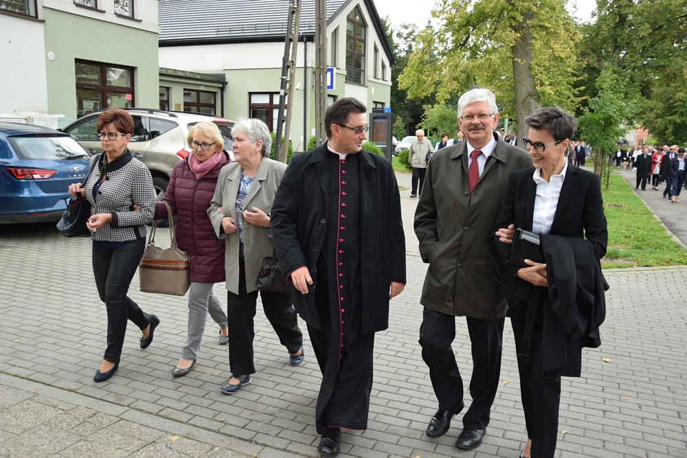 Kartuzy. 90-lecie Klasztornej: zjazd absolwentów i upamiętnienie dyrektora Elasa