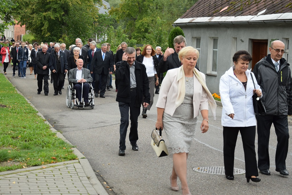 Kartuzy. 90-lecie Klasztornej: zjazd absolwentów i upamiętnienie dyrektora Elasa