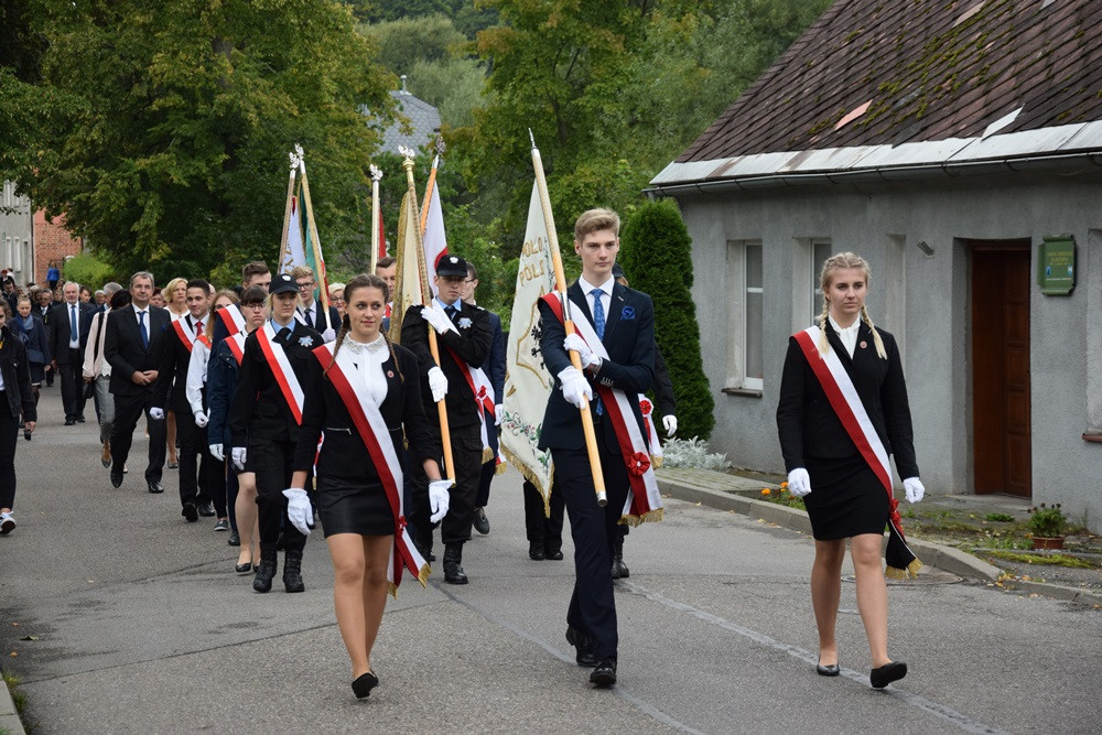 Kartuzy. 90-lecie Klasztornej: zjazd absolwentów i upamiętnienie dyrektora Elasa