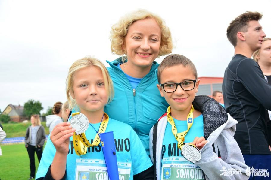 Somonino. Kilkuset uczestników Biegu Kamiennych Weselników