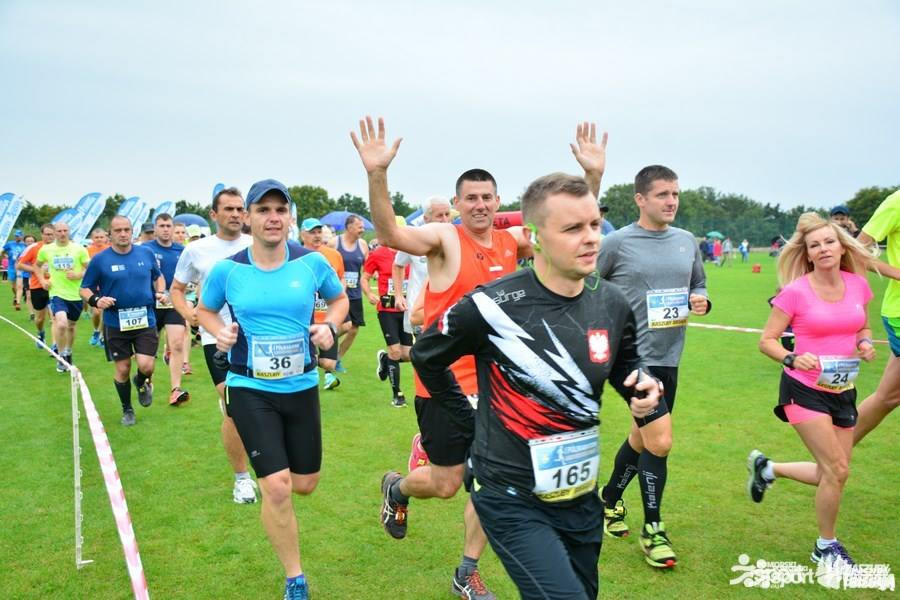 Somonino. Kilkuset uczestników Biegu Kamiennych Weselników