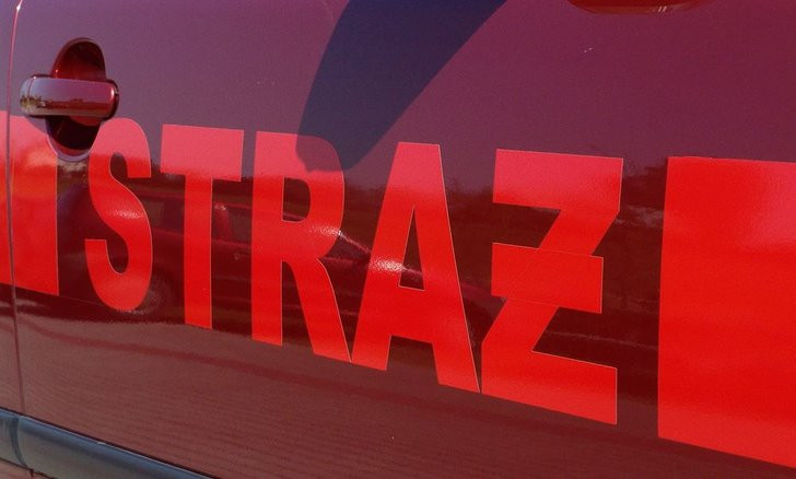 42-latek zabrał strażacką terenówkę i doprowadził do kolizji. Był nietrzeźwy