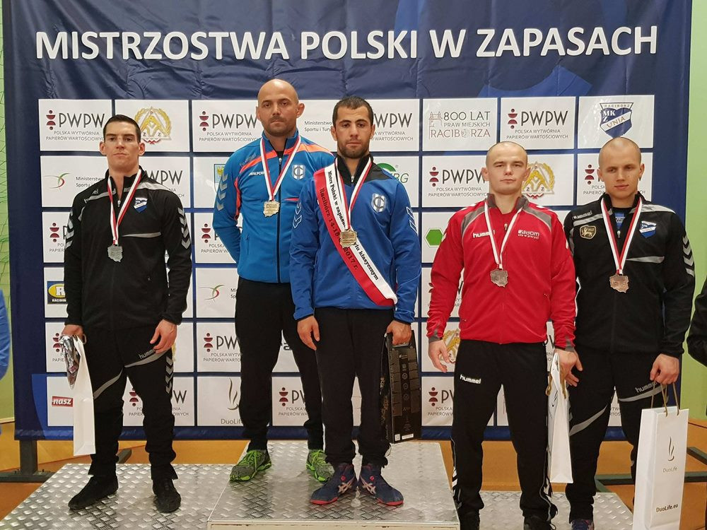 Kartuscy zapaśnicy z tytułami mistrzowskimi i brązowym medalem