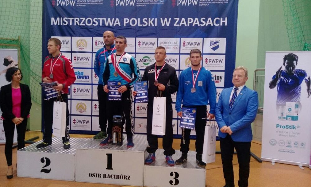 Kartuscy zapaśnicy z tytułami mistrzowskimi i brązowym medalem