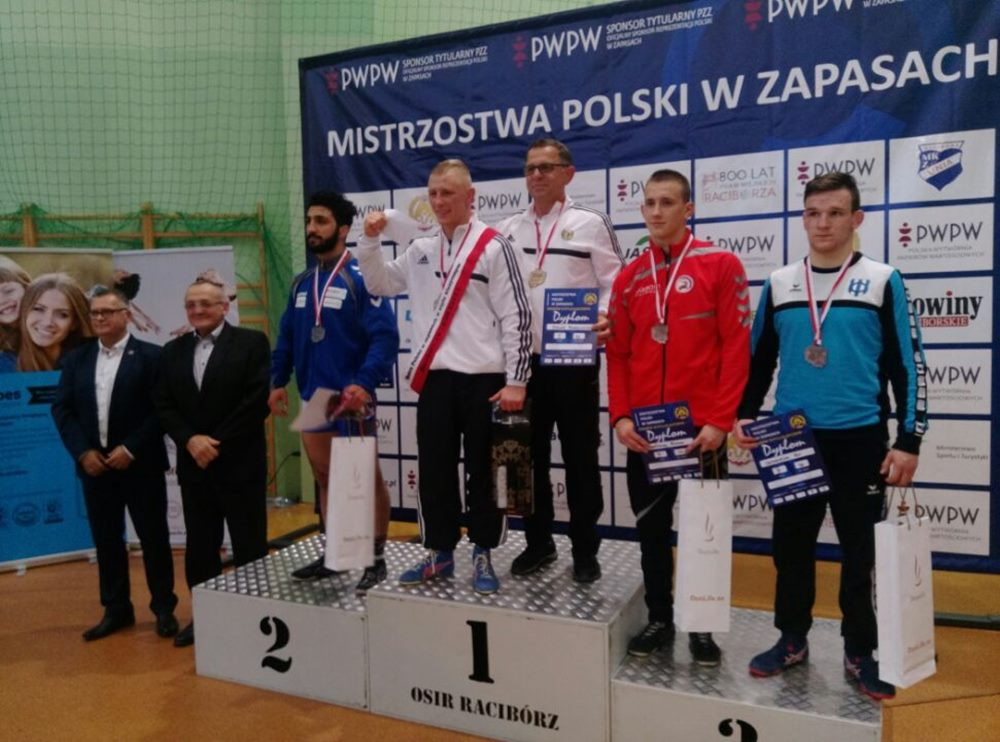 Kartuscy zapaśnicy z tytułami mistrzowskimi i brązowym medalem