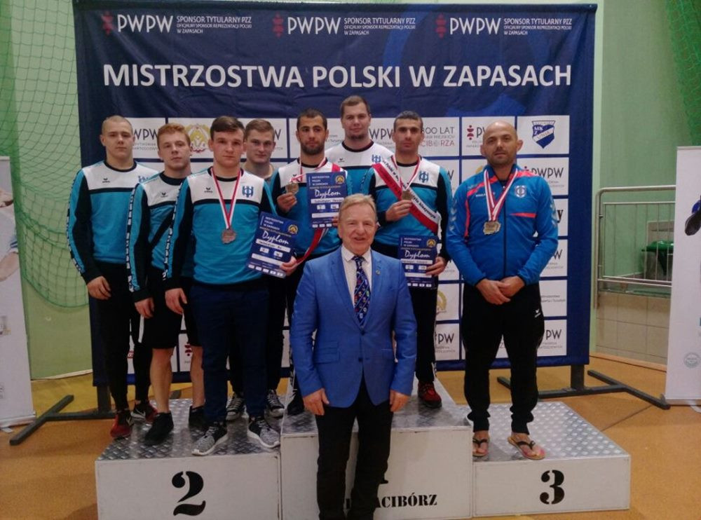 Kartuscy zapaśnicy z tytułami mistrzowskimi i brązowym medalem
