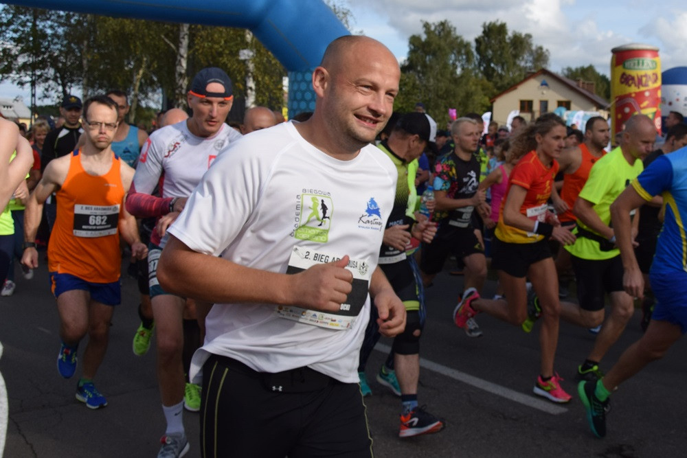 Kiełpino. Bieg Arasmusa: doskonała rodzinna zabawa i zacięta rywalizacja najlepszych biegaczy