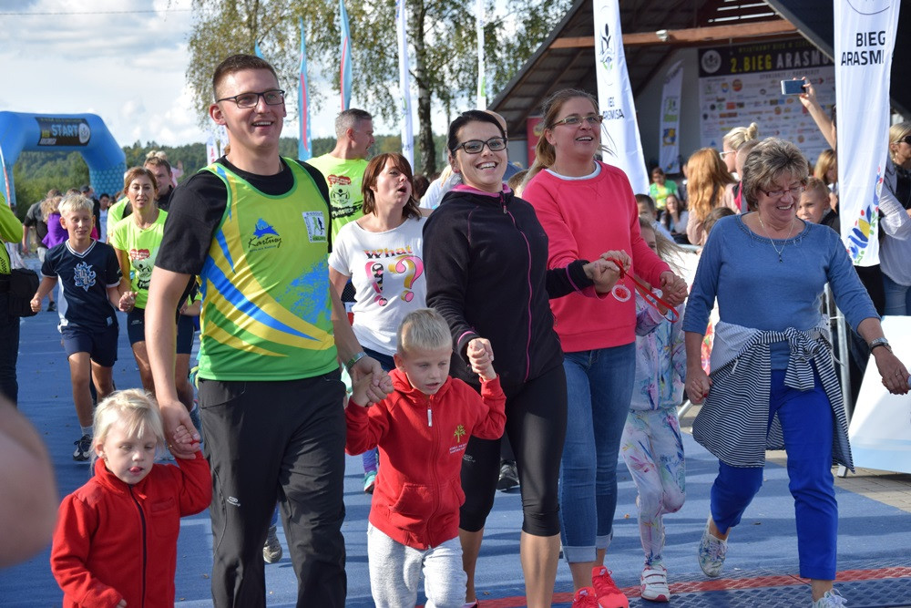 Kiełpino. Bieg Arasmusa: doskonała rodzinna zabawa i zacięta rywalizacja najlepszych biegaczy