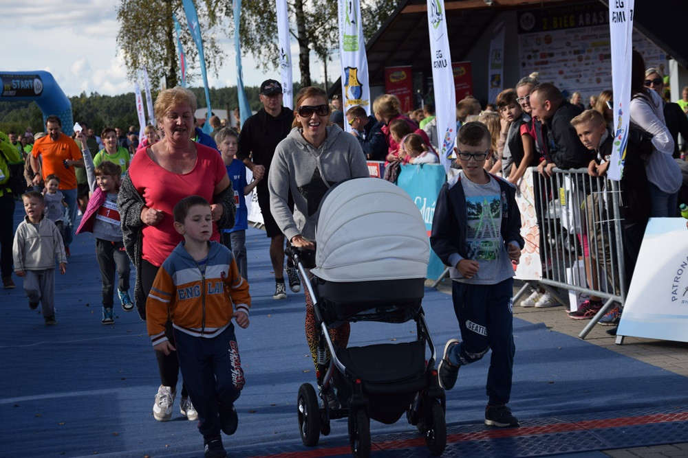 Kiełpino. Bieg Arasmusa: doskonała rodzinna zabawa i zacięta rywalizacja najlepszych biegaczy
