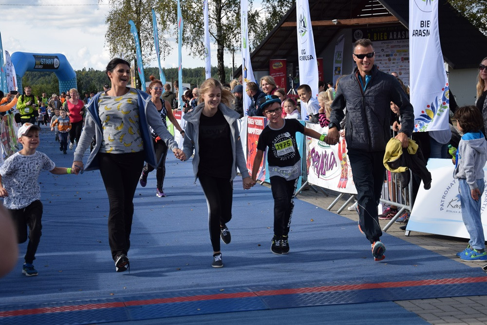 Kiełpino. Bieg Arasmusa: doskonała rodzinna zabawa i zacięta rywalizacja najlepszych biegaczy