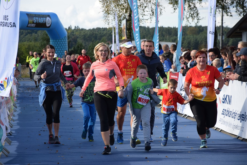 Kiełpino. Bieg Arasmusa: doskonała rodzinna zabawa i zacięta rywalizacja najlepszych biegaczy