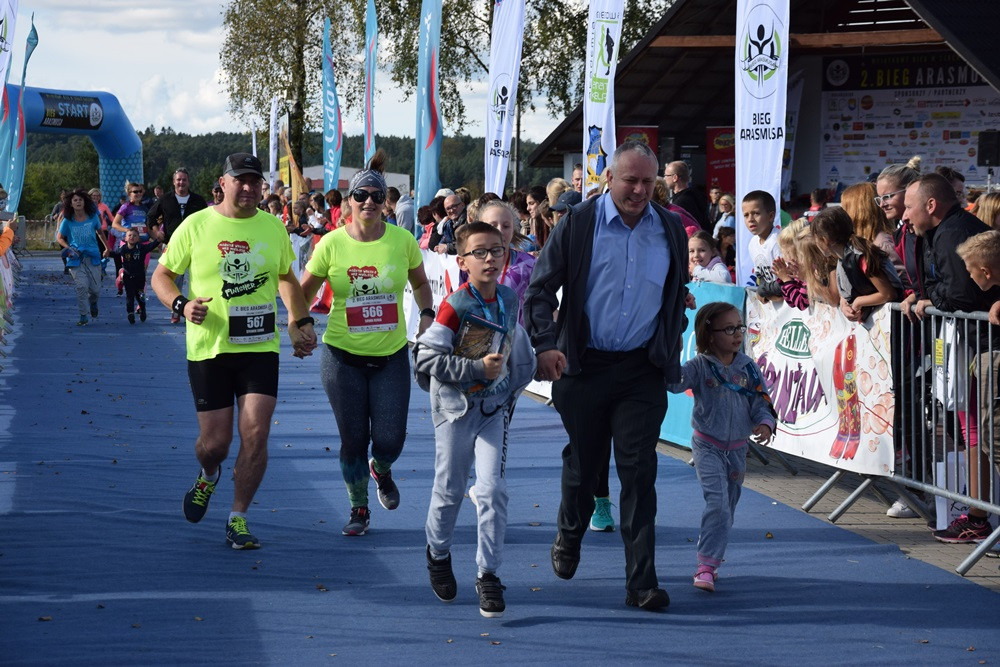 Kiełpino. Bieg Arasmusa: doskonała rodzinna zabawa i zacięta rywalizacja najlepszych biegaczy