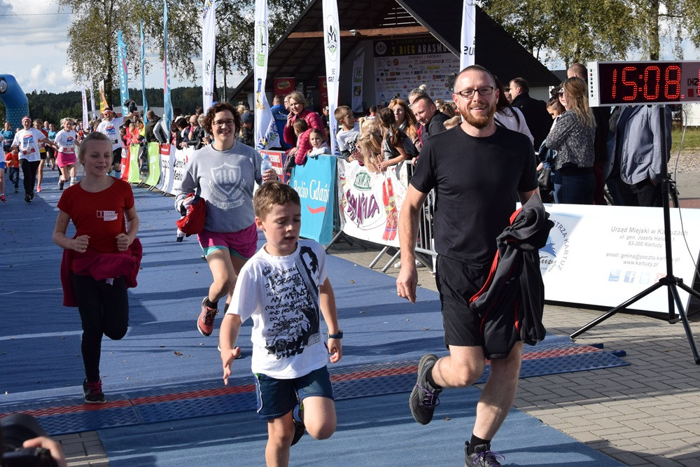 Kiełpino. Bieg Arasmusa: doskonała rodzinna zabawa i zacięta rywalizacja najlepszych biegaczy