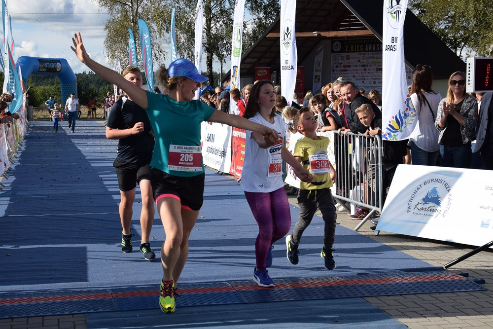 Kiełpino. Bieg Arasmusa: doskonała rodzinna zabawa i zacięta rywalizacja najlepszych biegaczy