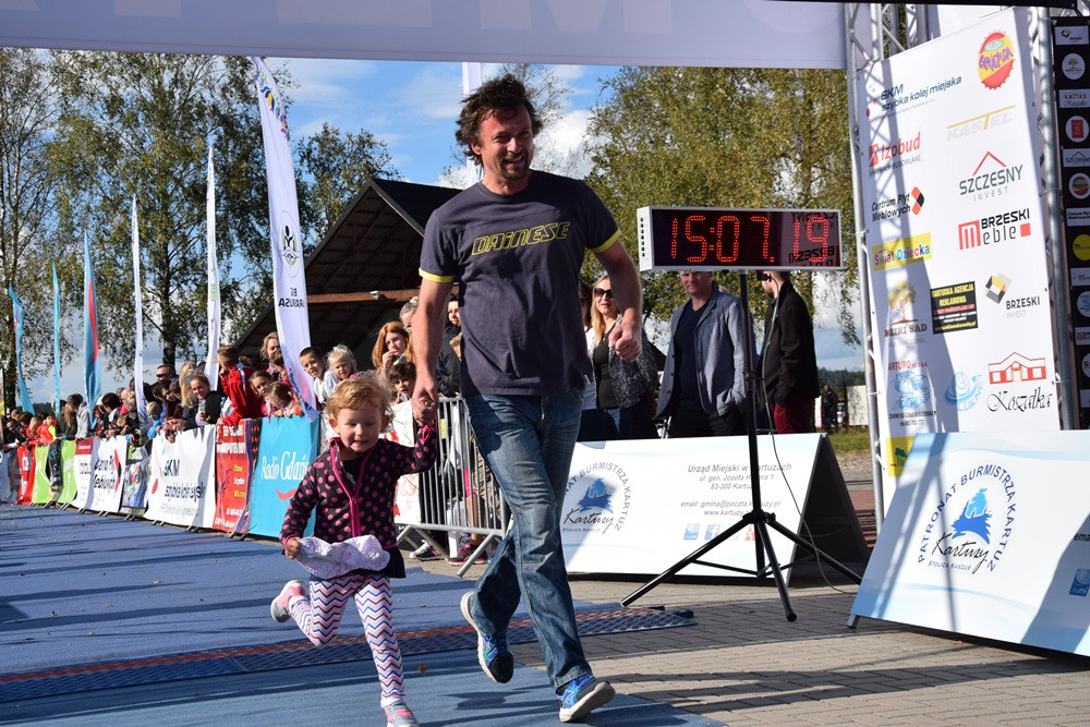 Kiełpino. Bieg Arasmusa: doskonała rodzinna zabawa i zacięta rywalizacja najlepszych biegaczy