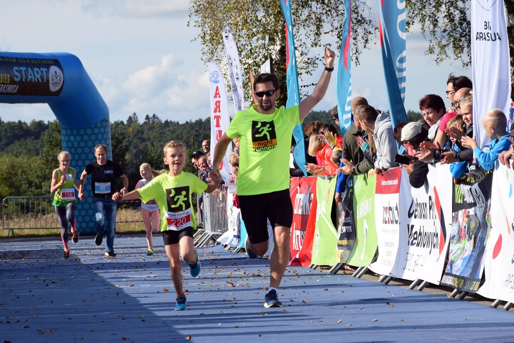 Kiełpino. Bieg Arasmusa: doskonała rodzinna zabawa i zacięta rywalizacja najlepszych biegaczy