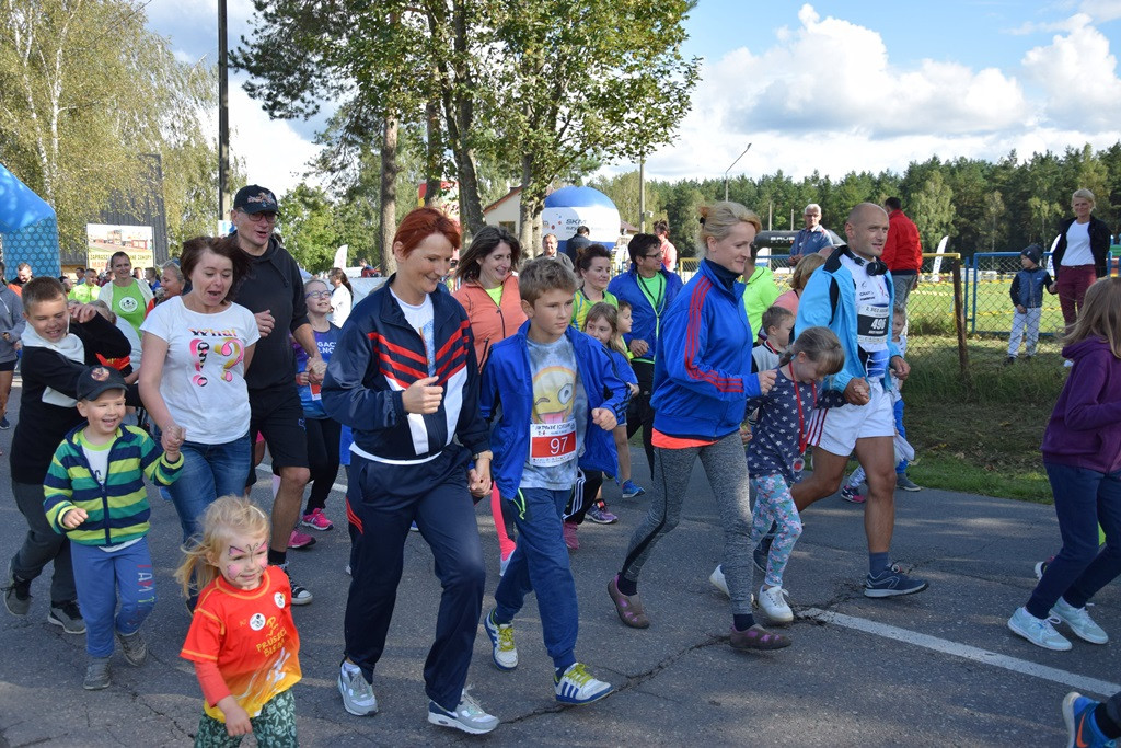 Kiełpino. Bieg Arasmusa: doskonała rodzinna zabawa i zacięta rywalizacja najlepszych biegaczy