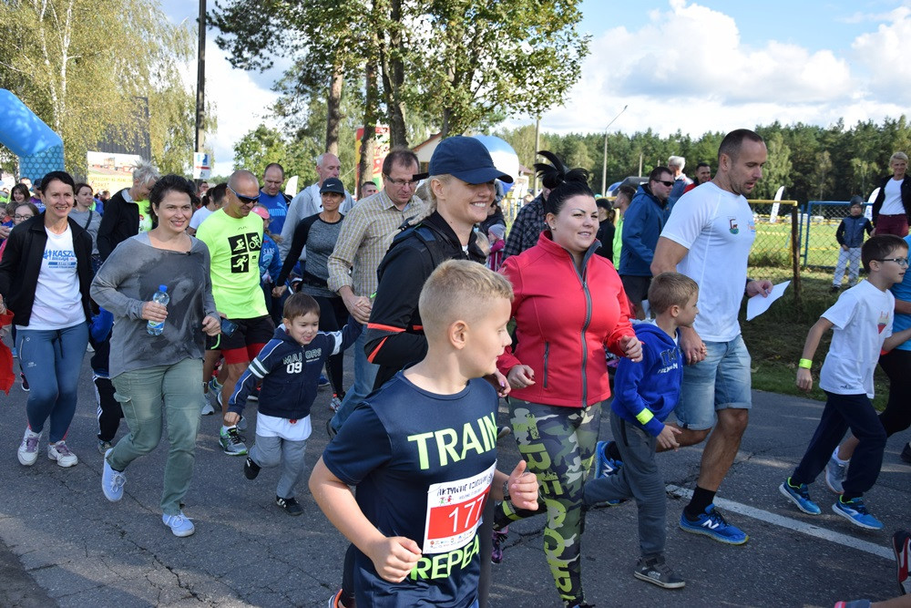 Kiełpino. Bieg Arasmusa: doskonała rodzinna zabawa i zacięta rywalizacja najlepszych biegaczy