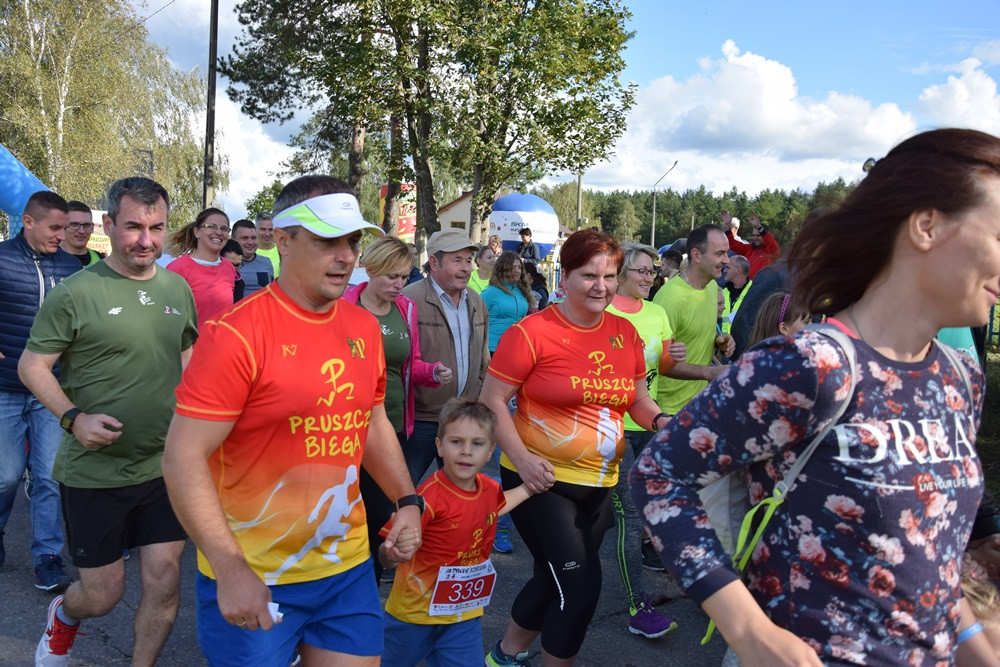 Kiełpino. Bieg Arasmusa: doskonała rodzinna zabawa i zacięta rywalizacja najlepszych biegaczy