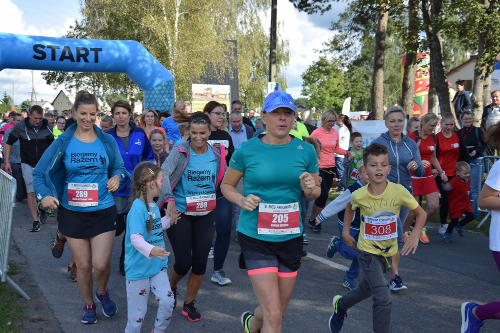 Kiełpino. Bieg Arasmusa: doskonała rodzinna zabawa i zacięta rywalizacja najlepszych biegaczy