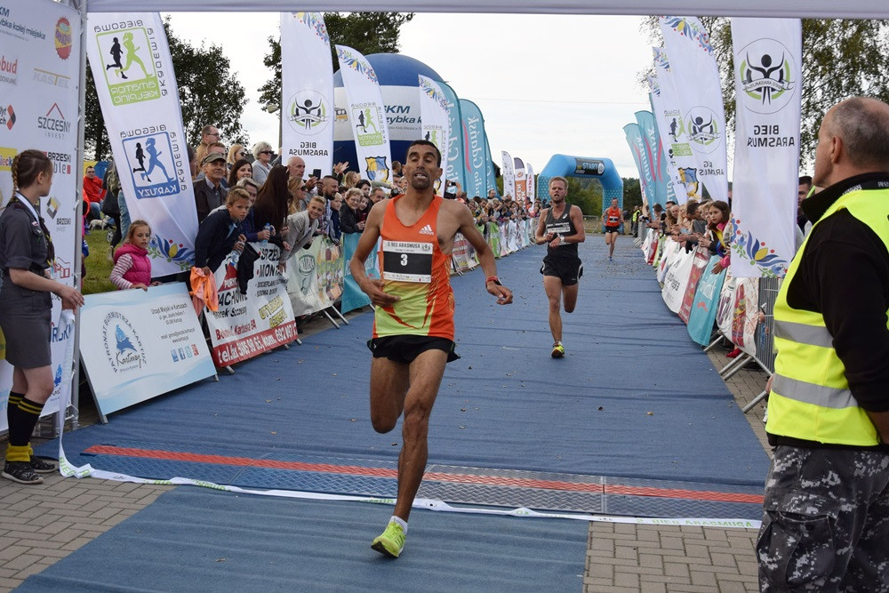 Kiełpino. Bieg Arasmusa: doskonała rodzinna zabawa i zacięta rywalizacja najlepszych biegaczy