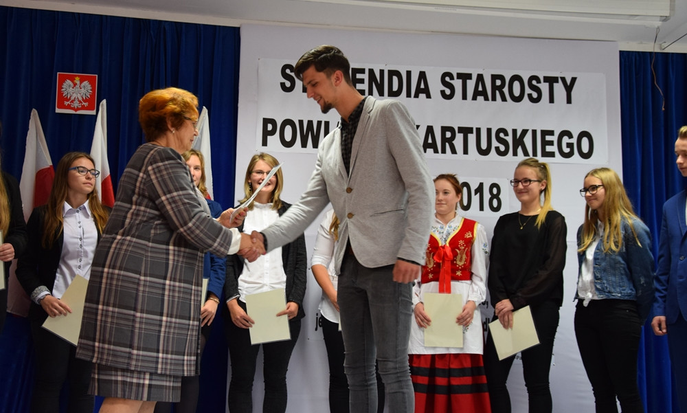 Powiat. 72 uczniów nagrodzonych stypendiami. Każdy otrzyma 800 zł