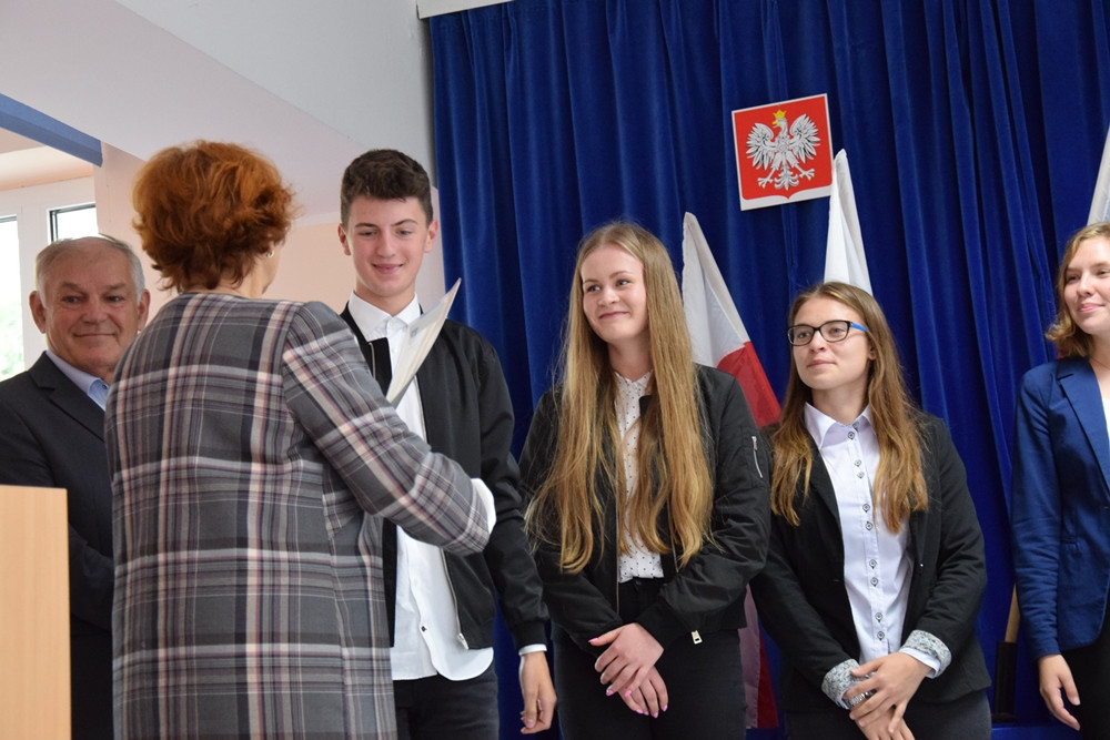 Powiat. 72 uczniów nagrodzonych stypendiami. Każdy otrzyma 800 zł