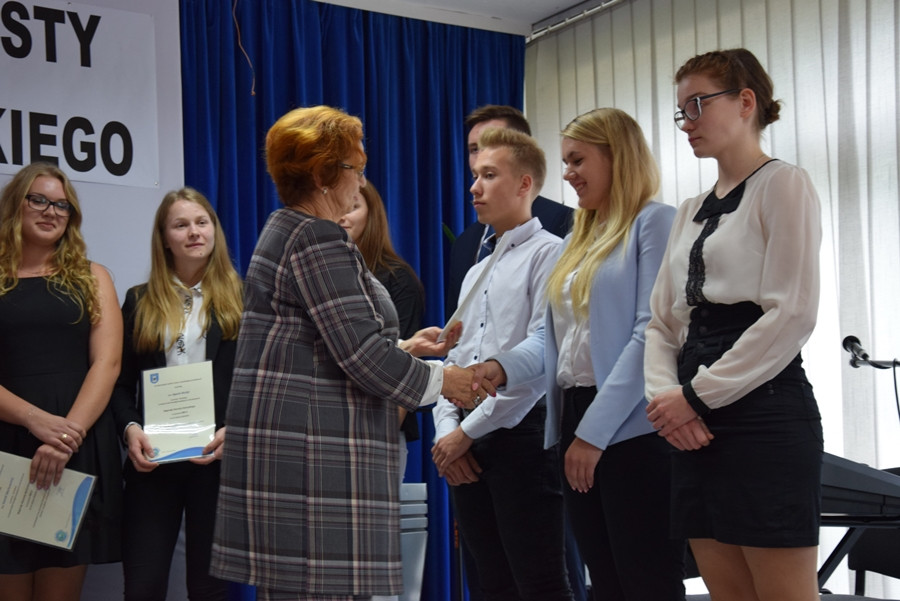 Powiat. 72 uczniów nagrodzonych stypendiami. Każdy otrzyma 800 zł