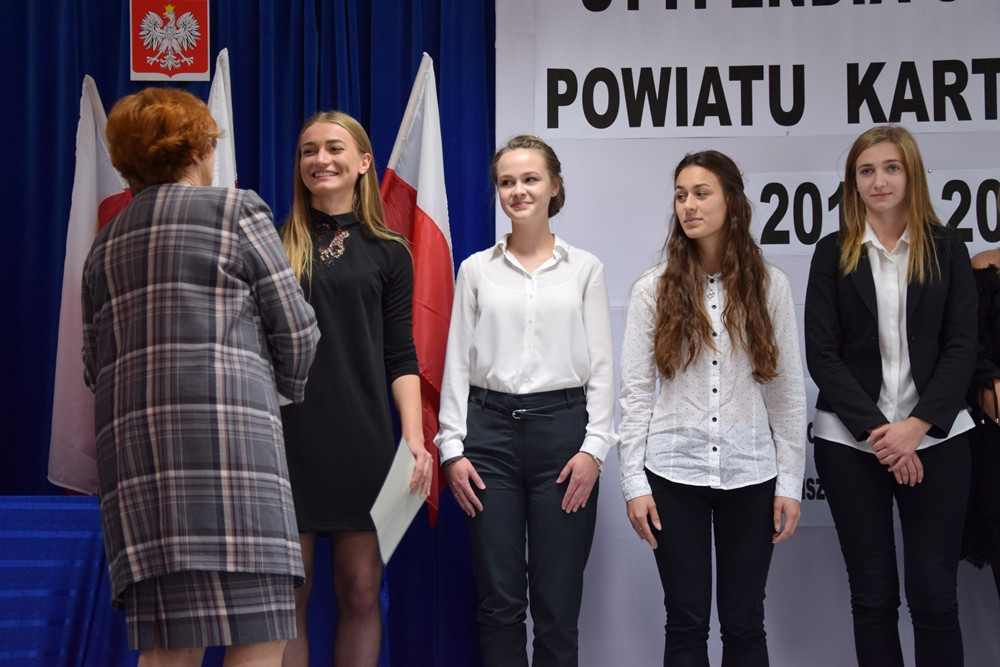 Powiat. 72 uczniów nagrodzonych stypendiami. Każdy otrzyma 800 zł