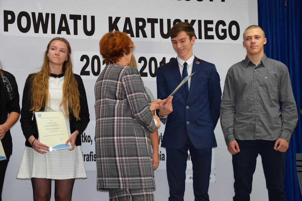 Powiat. 72 uczniów nagrodzonych stypendiami. Każdy otrzyma 800 zł