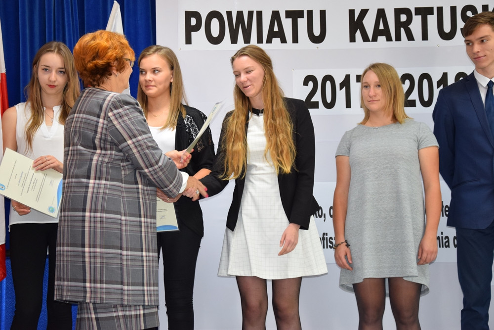Powiat. 72 uczniów nagrodzonych stypendiami. Każdy otrzyma 800 zł