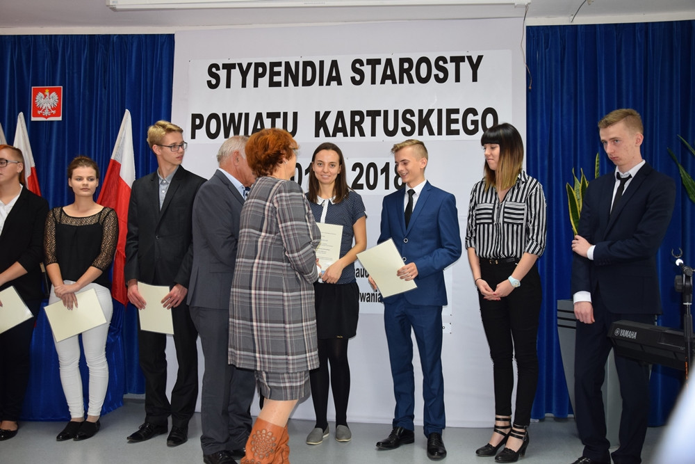 Powiat. 72 uczniów nagrodzonych stypendiami. Każdy otrzyma 800 zł