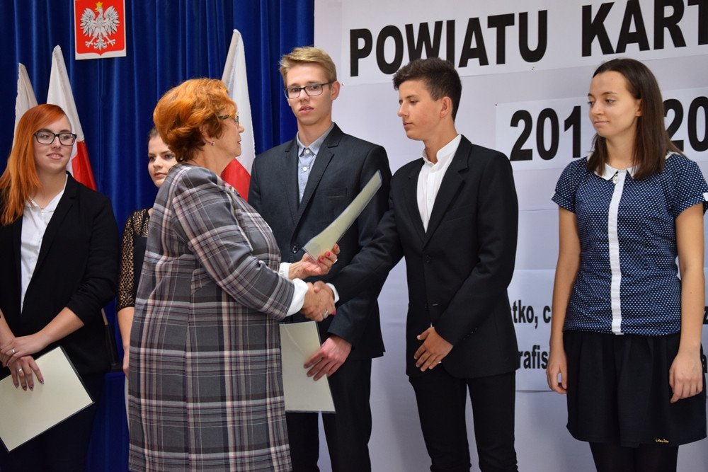 Powiat. 72 uczniów nagrodzonych stypendiami. Każdy otrzyma 800 zł