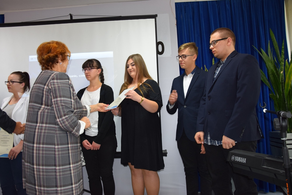 Powiat. 72 uczniów nagrodzonych stypendiami. Każdy otrzyma 800 zł