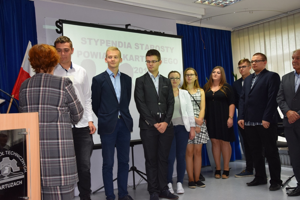 Powiat. 72 uczniów nagrodzonych stypendiami. Każdy otrzyma 800 zł