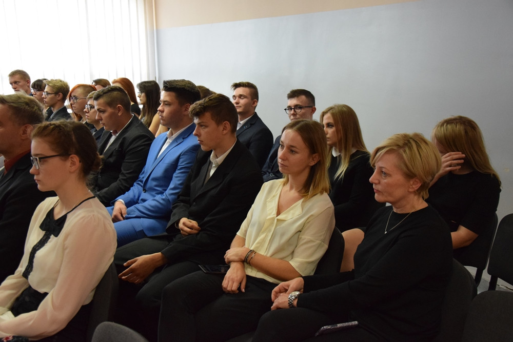 Powiat. 72 uczniów nagrodzonych stypendiami. Każdy otrzyma 800 zł