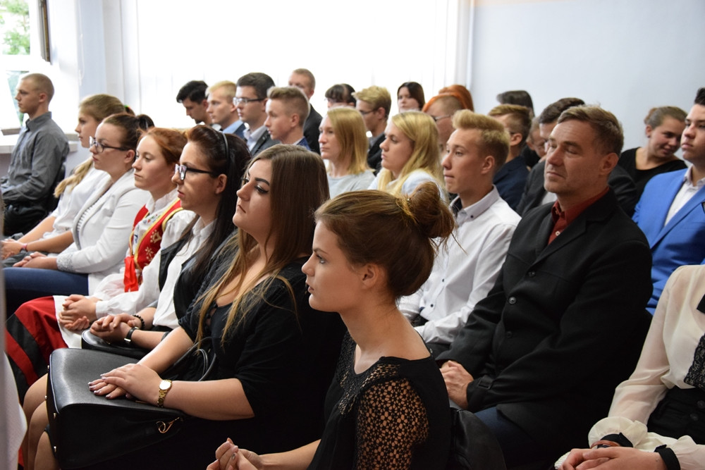 Powiat. 72 uczniów nagrodzonych stypendiami. Każdy otrzyma 800 zł