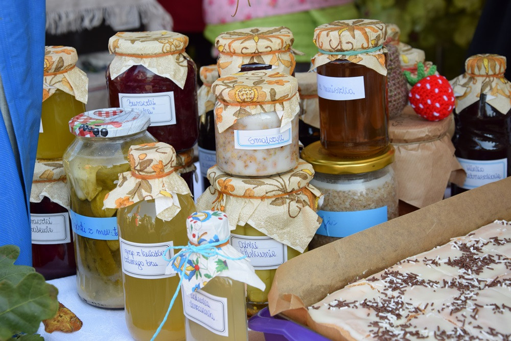 Kartuzy. Park Solidarności zamienił się w kolorowy targ z ekologicznymi produktami