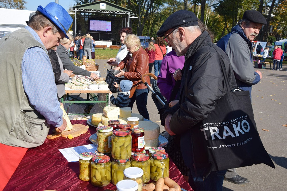 Kartuzy. Park Solidarności zamienił się w kolorowy targ z ekologicznymi produktami