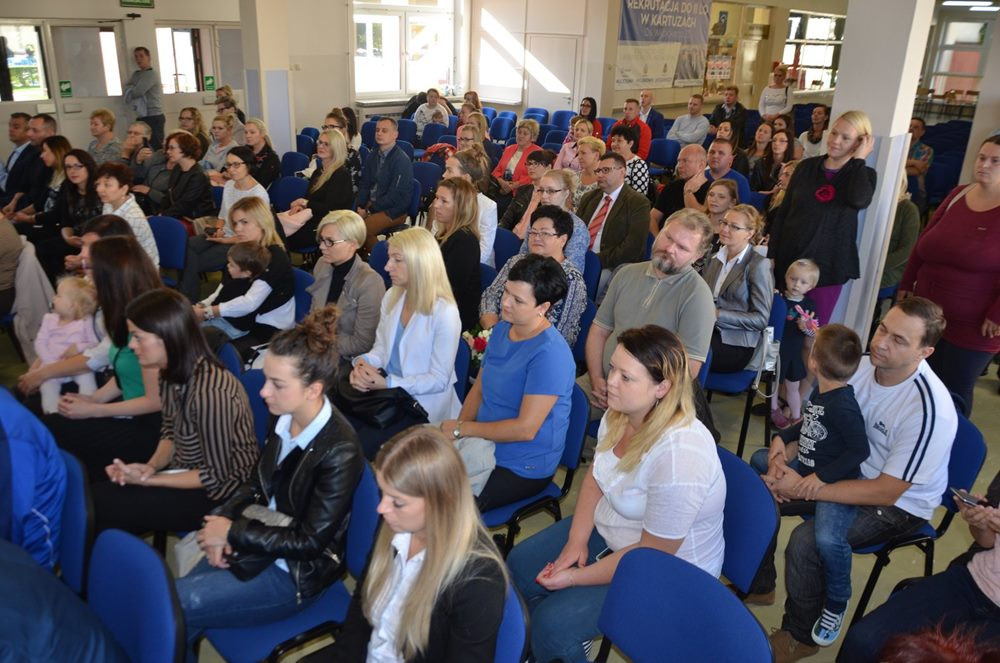 Kartuzy. Pierwszaki ślubowały i zostały oficjalnie przyjęte do społeczności szkolnej