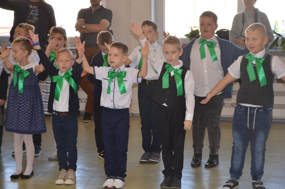 Kartuzy. Pierwszaki ślubowały i zostały oficjalnie przyjęte do społeczności szkolnej